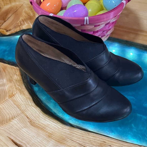 Black Life Stride Leather Heels with Rounded Toe - Picture 1 of 6